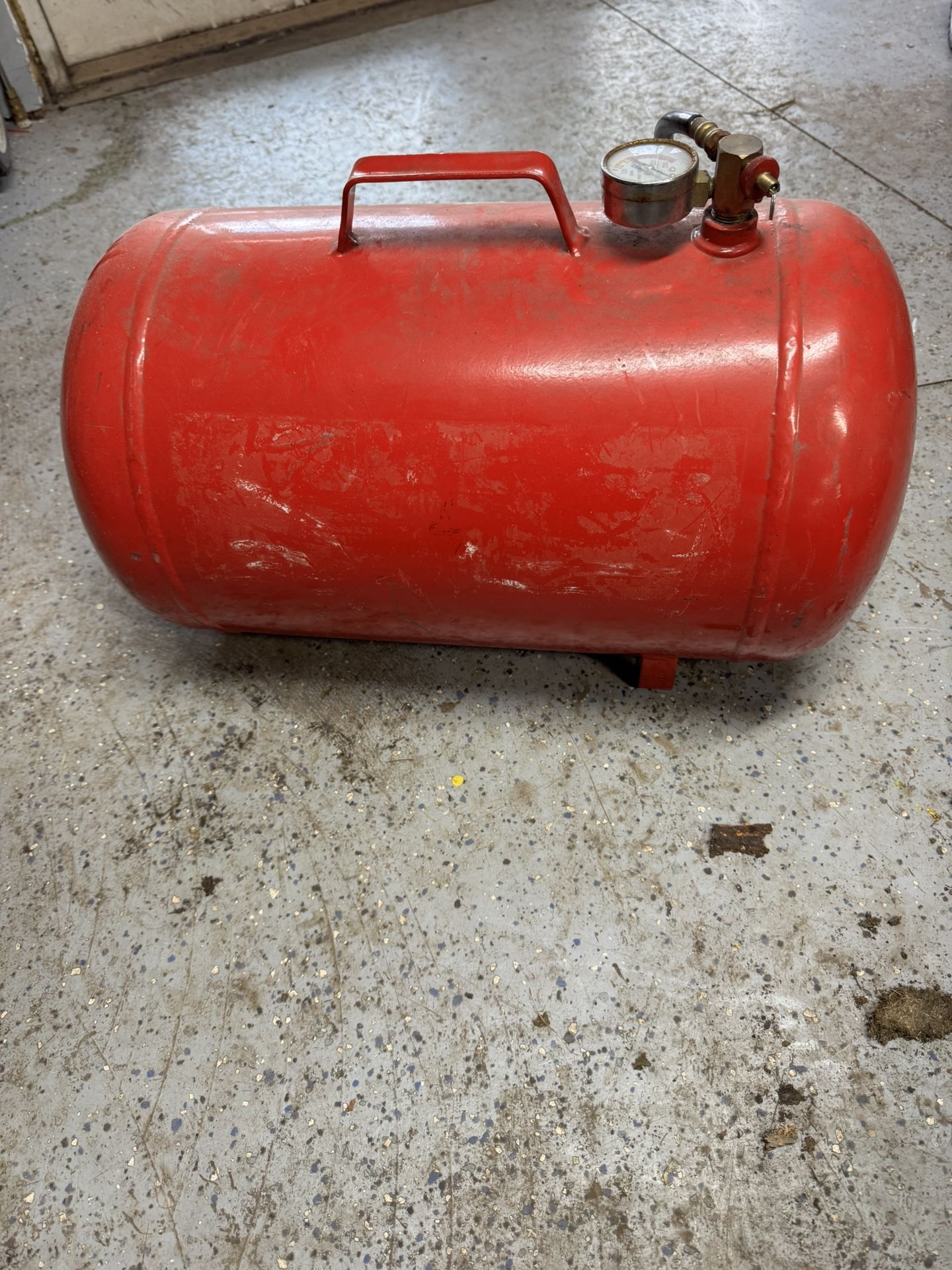 Portable Air Tank Works.Must Pickup