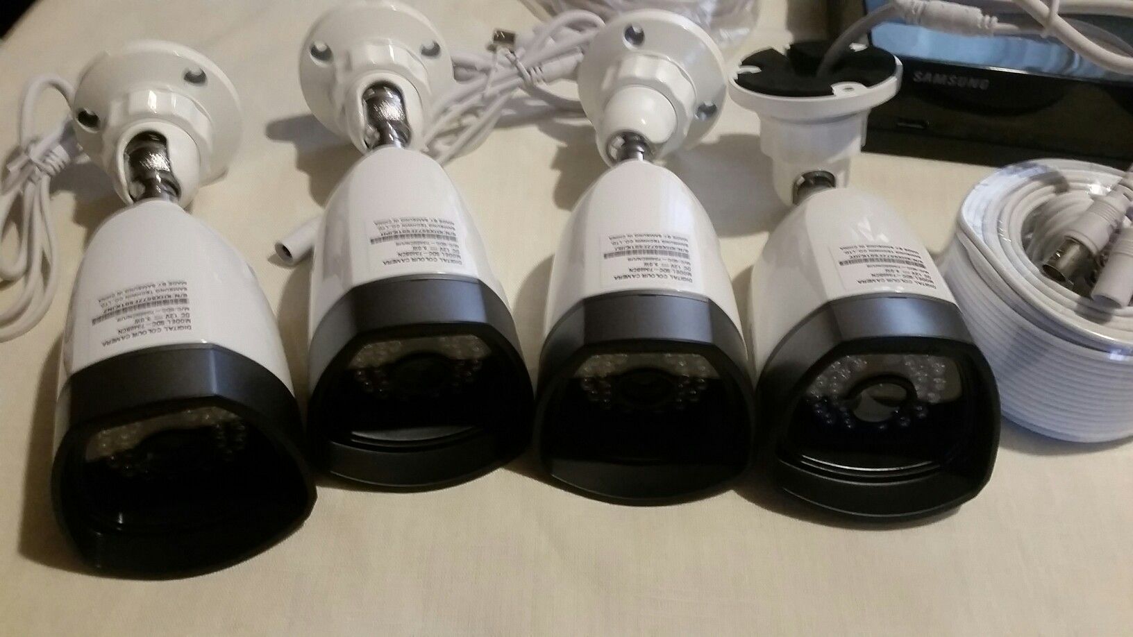 4 Camera Samsung Security Camera Kit SDC7340BCN W/ Samsung DVR SDR