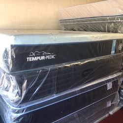 TempurPedic LuxeBreeze Soft King 13” Mattress – Premium Cooling Comfort | New & Factory Sealed