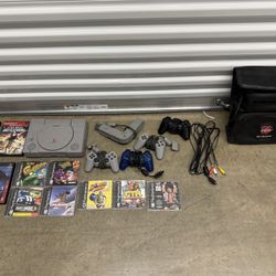 RETRO: PLAYSTATION 1 BUNDLE