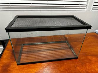 Tanks with screen lids