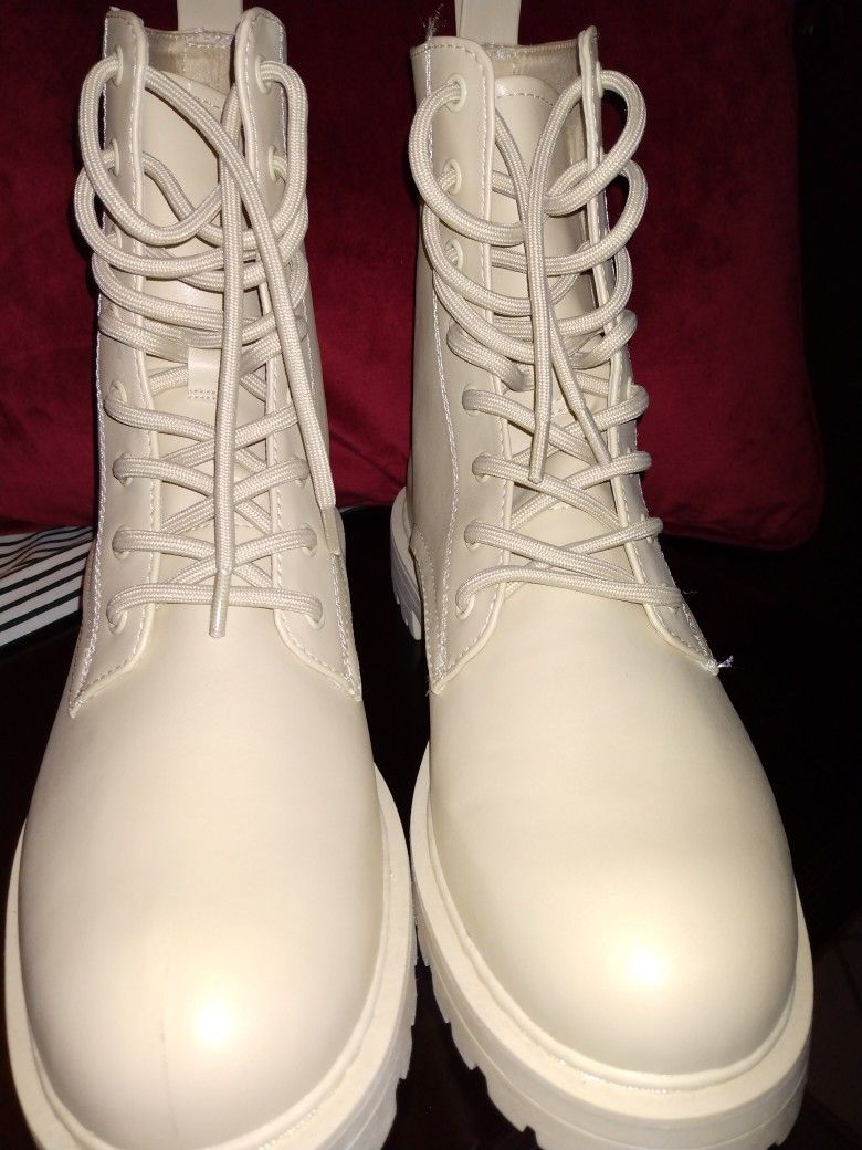 Military  Style Boots / Hat