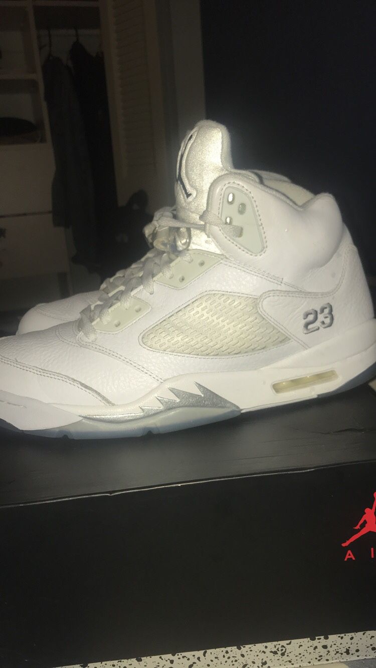 Air Jordan 5 white metallic size 12 in mens