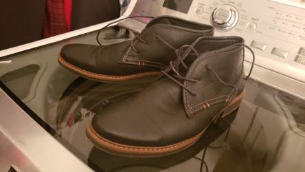 NICE MENS SHOES SIZE 9.5 MENS