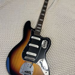 TRADES Squier Classic Vibe Bass VI