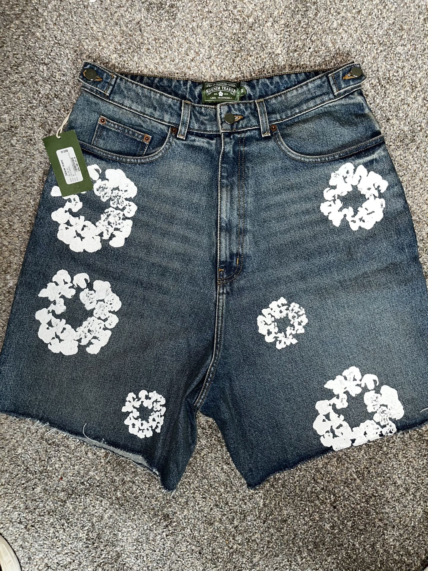 Denim TeaRS SHORTS