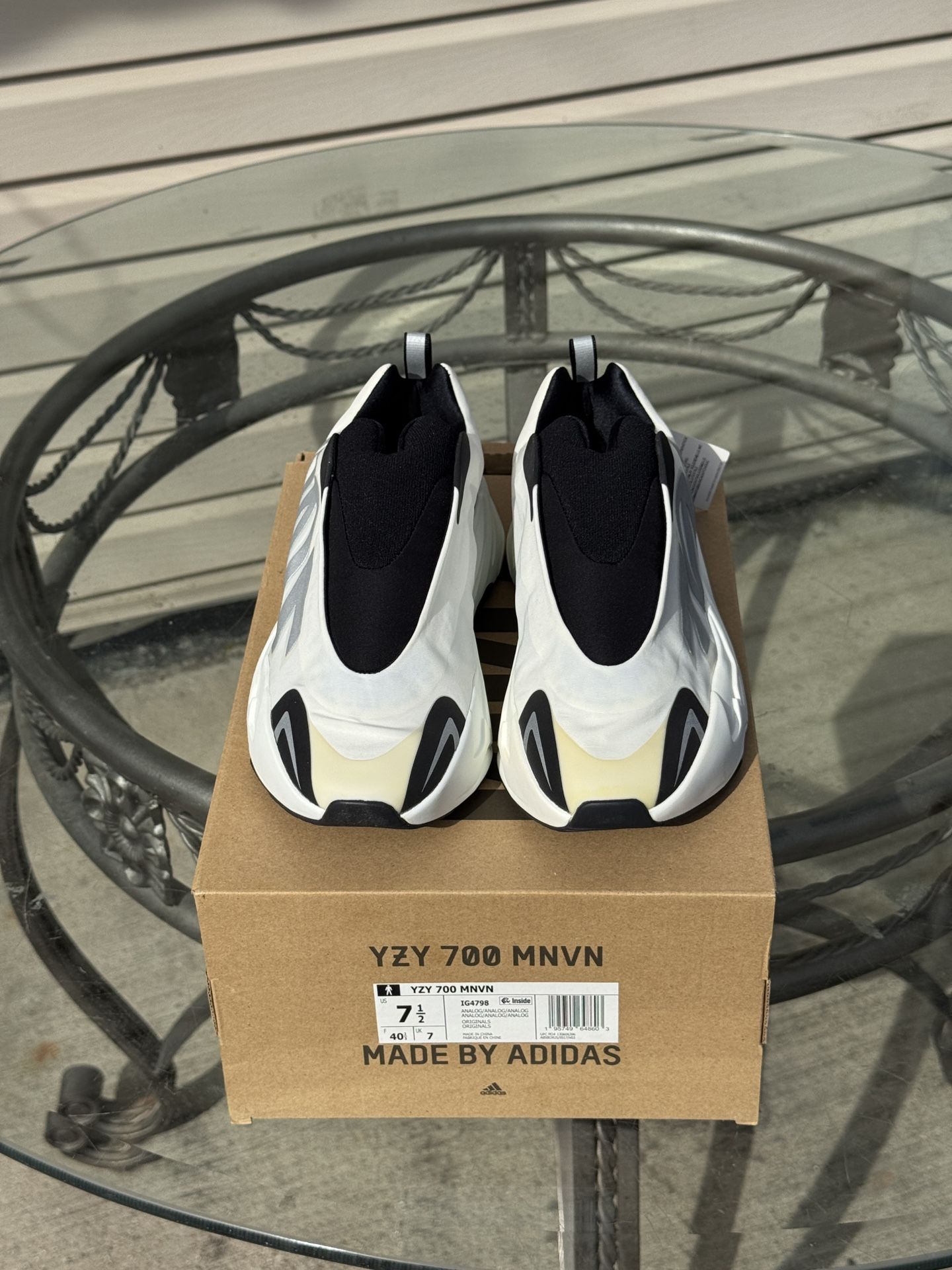Adidas Yeezy 700 MNVN
