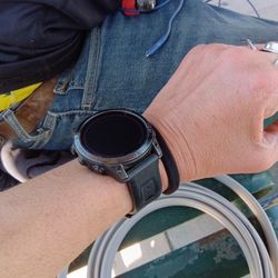 Garmin fēnix 7 Solar is a rugged, premium multisport GPS smartwatch featuring a Power Glass™ solar charging lens that extends battery life up to 22 d