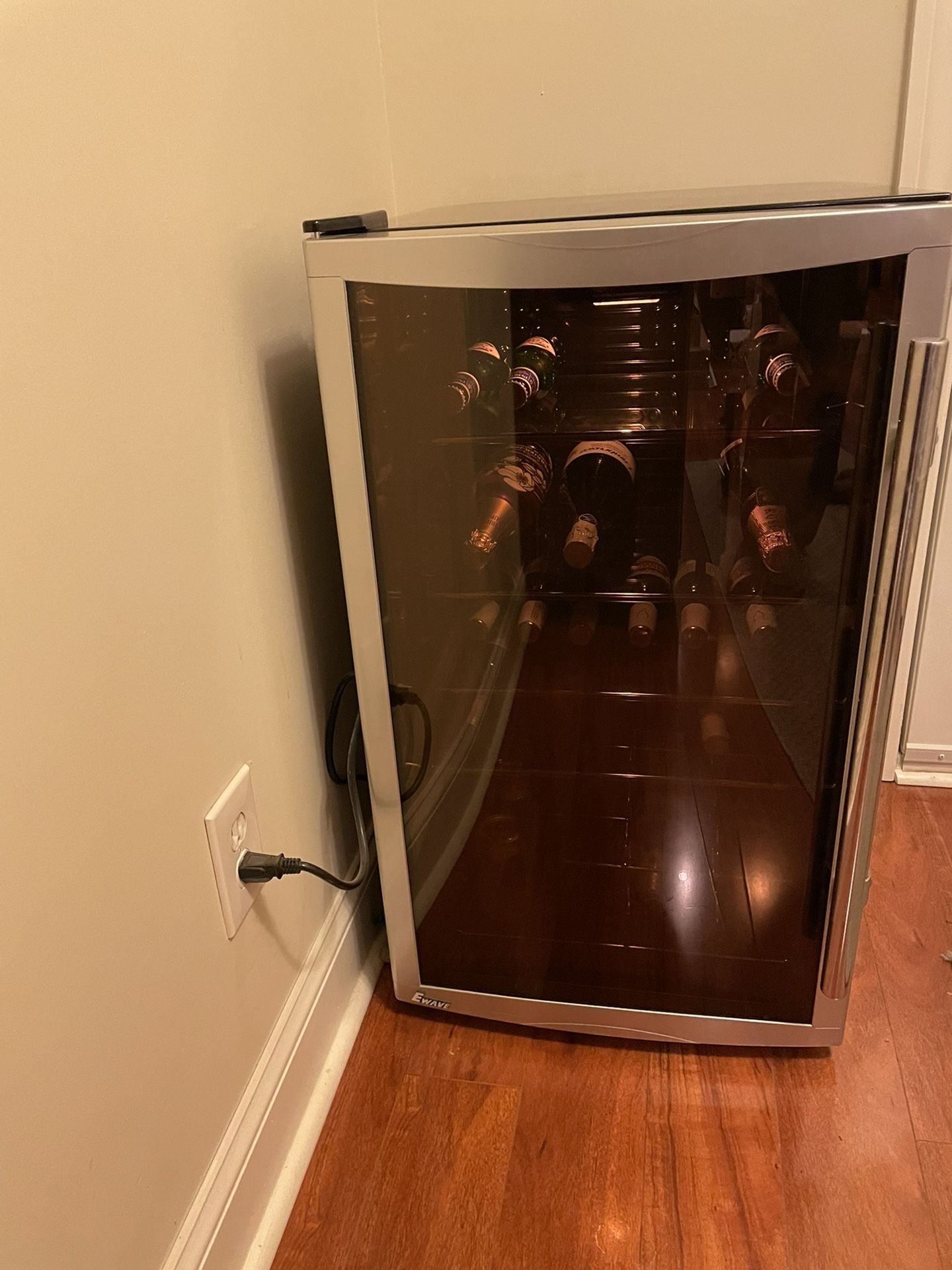 Ewave Refrigerator 19” (Model MCBC420MCG)