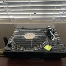 MUSIC HALL US-1 TURNTABLE