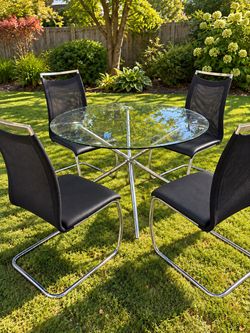 Round Glass Dining Table with 4 Black Chairs