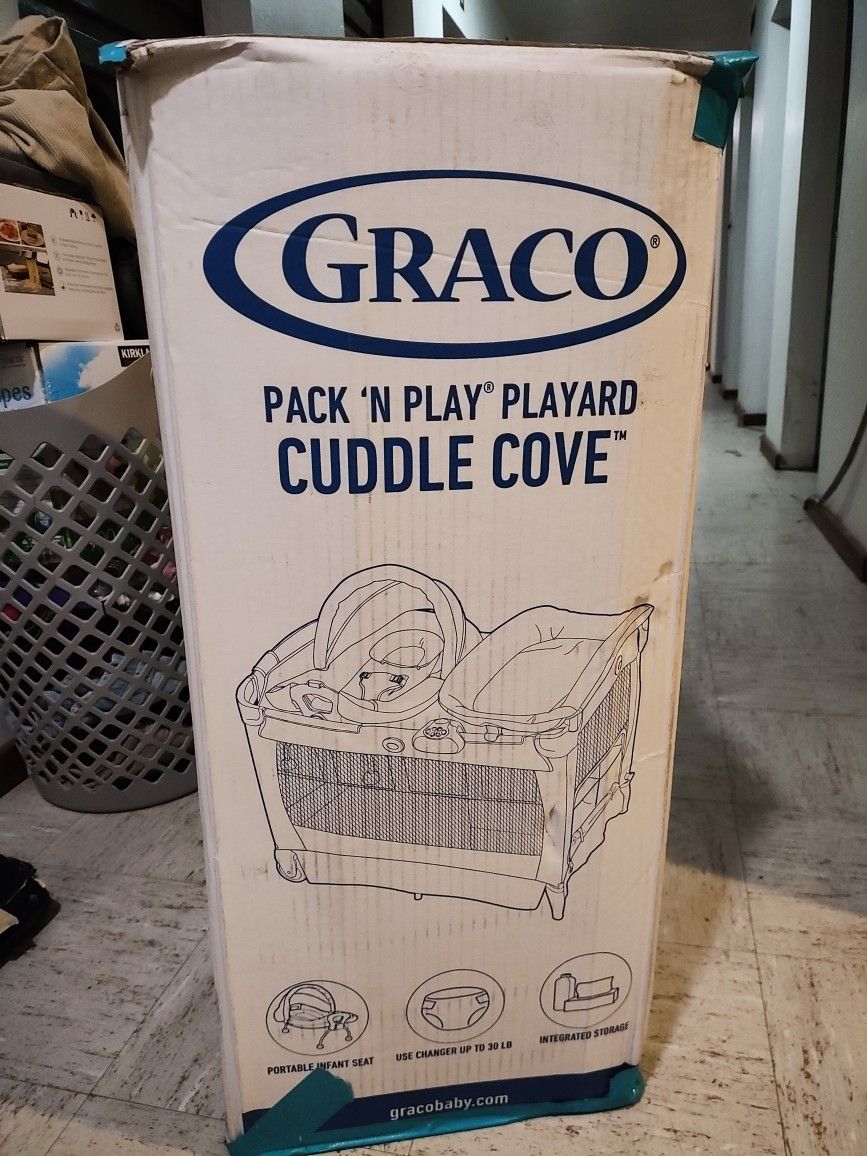 Graco Cuddle Cove Playpen