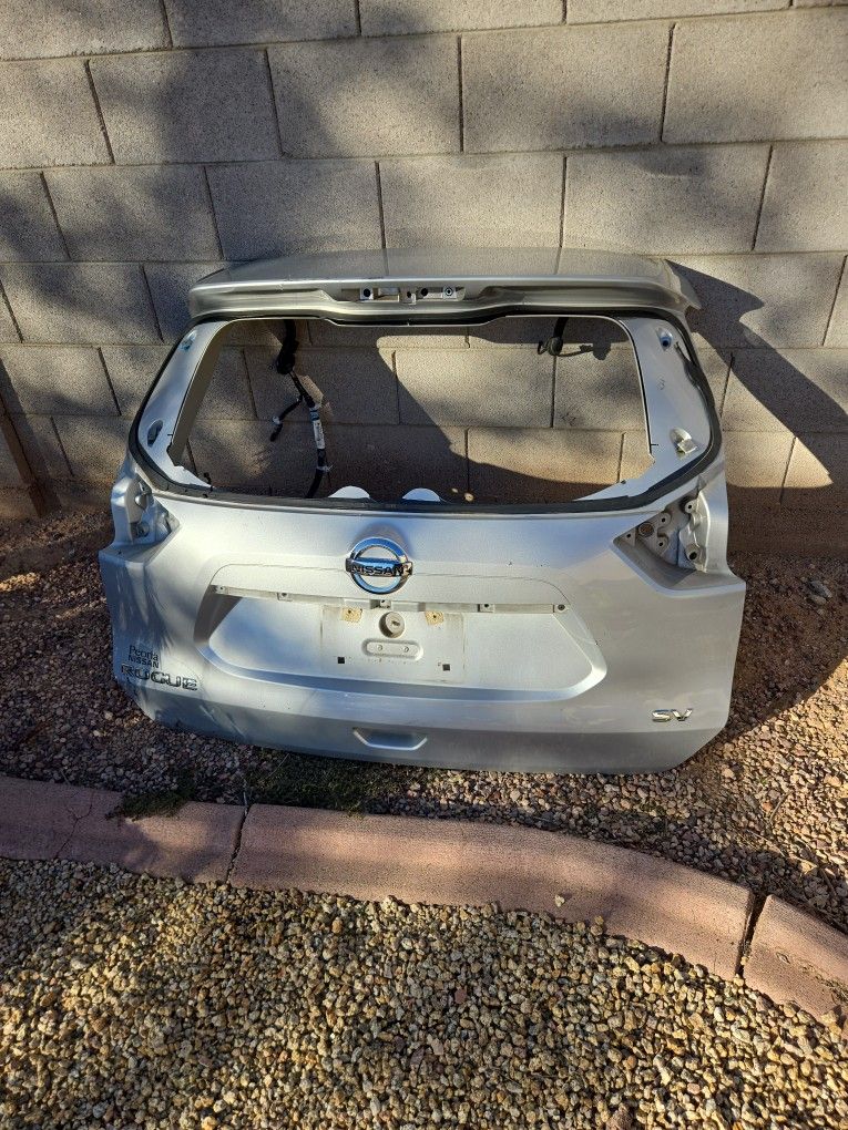 NISSAN ROGUE OEM LIFTGATE
