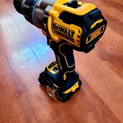 ~BRUSHLESS DEWALT XR HAMMER DRILL WITH 20V BATTERY SIMI-NEW IN EXCELLENT WORKING CONDITION~