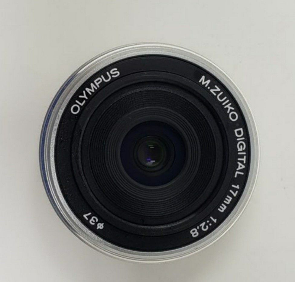 Olympus M.Zuiko 17mm f/2.8 Lens For Four Thirds (Silver)