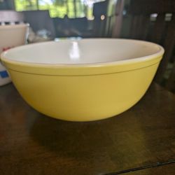 Large Vintage Yellow Pyrex Mixing Bowl