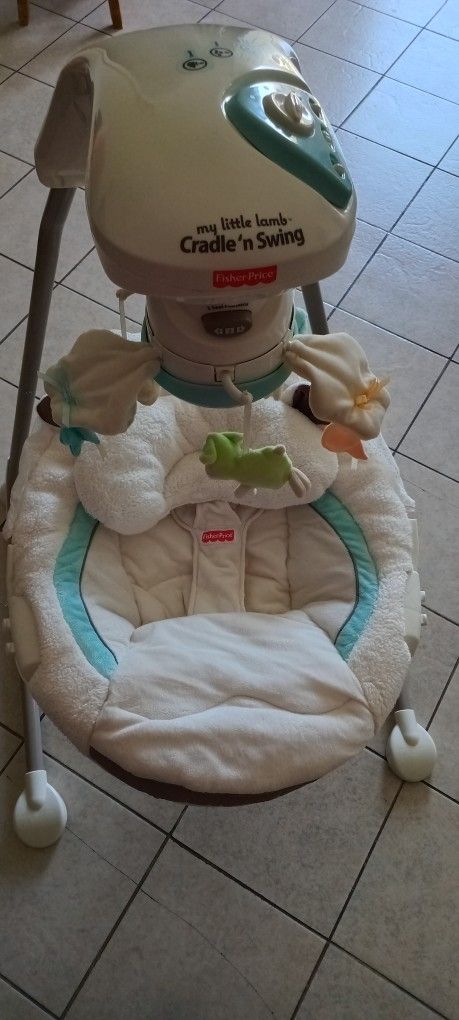 Fisher Price Baby Swing Like New $30 Pick Up Only