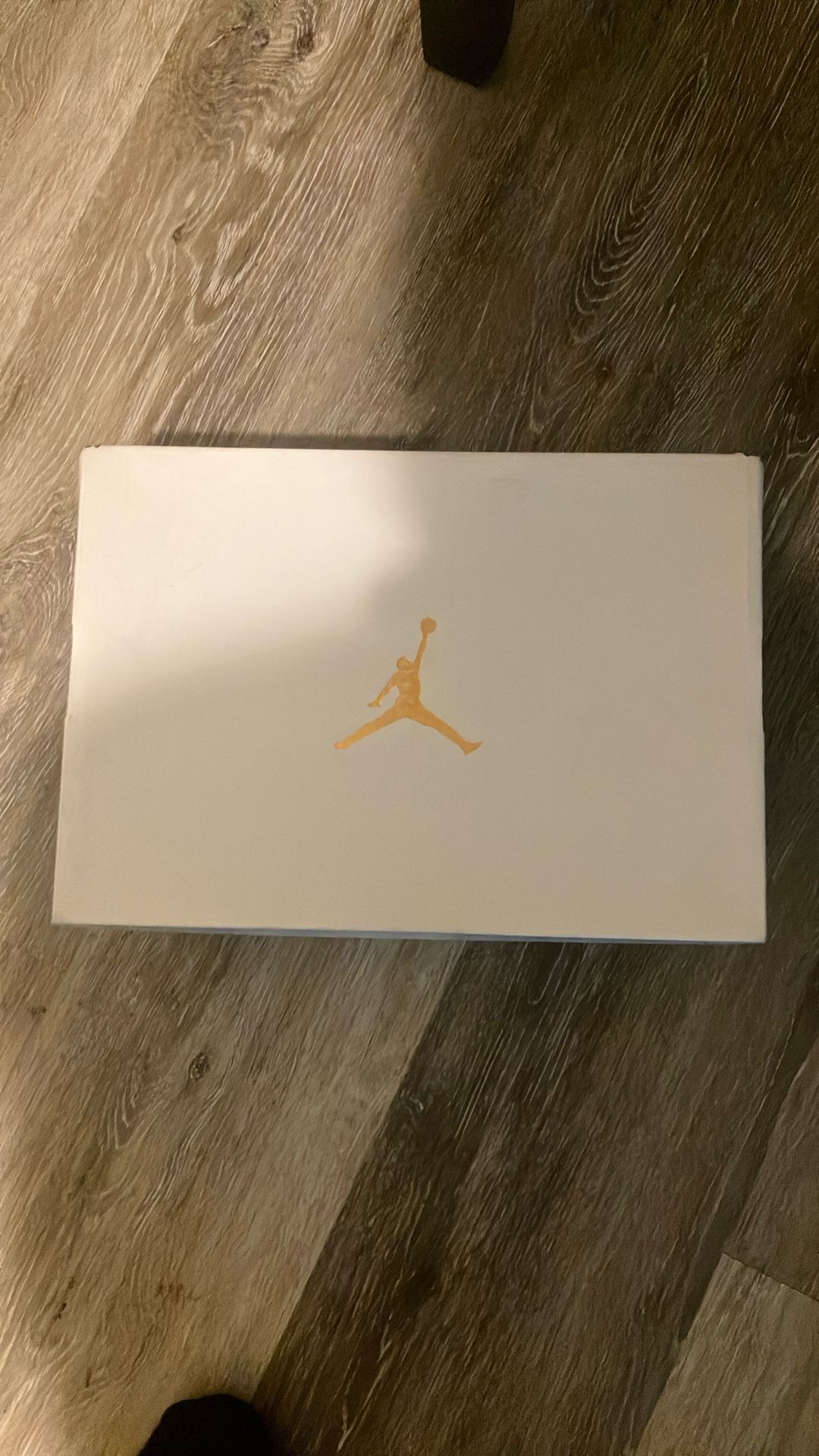 WMNS AIR JORDAN 1 LOW Cement Grey /Fire Red Black