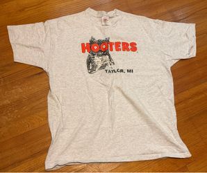 Vintage Hooters Taylor Shirt Size XL