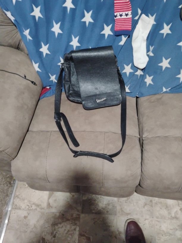 VESPA BLACK LEATHER CROSS BODY BAG