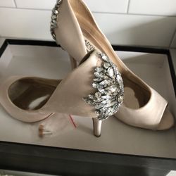 Badgley Mischka  Pump Toe Heels 