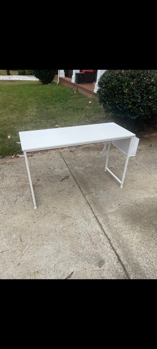 Brand New 55 Inch Desk With Storage And Headphone Holder