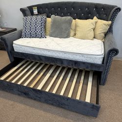 Platform daybed With Under Trundle Bed New