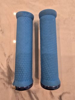 ODI ELITE MOTION LOCK-ON GRIPS  - Light Blue