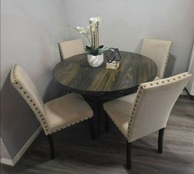 Nebraska Furniture Dining Table with Chairs