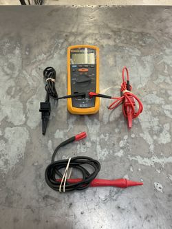 Fluke 1507 Insulation Tester W/leads