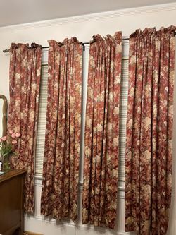4 Set of curtains very good condition pet And Smoke Free home 