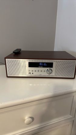 Toshiba - 30W Audio System - Silver/Brown