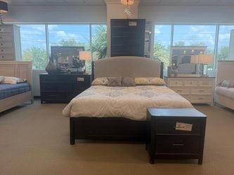 4- Pieces black & White fabric king Queen size Bedroom set