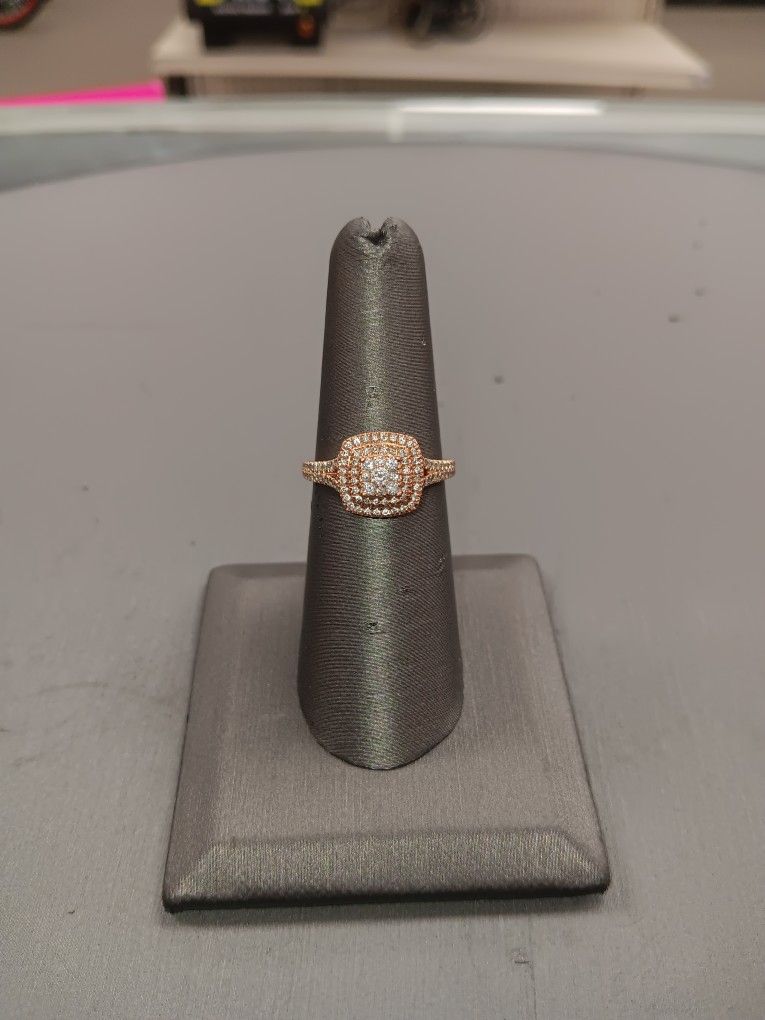 10k Rose gold Cluster Ring