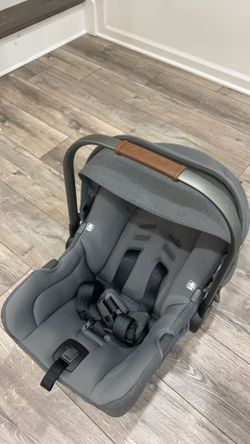 Nuna new born infant Car Seat & Base