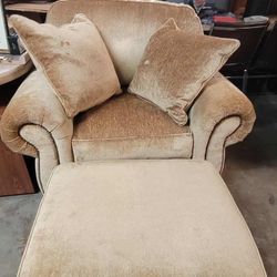 Beautiful  and Super Comfy Thomas Ville Chair