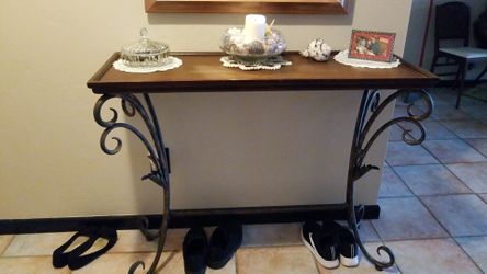 Entry/Entrence Table Wall runner