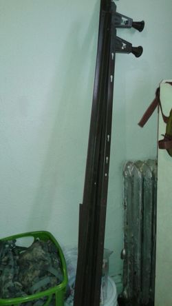 Universal bed railing
