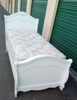 TWIN BED FRAME WITH BOX AND MATTRESS