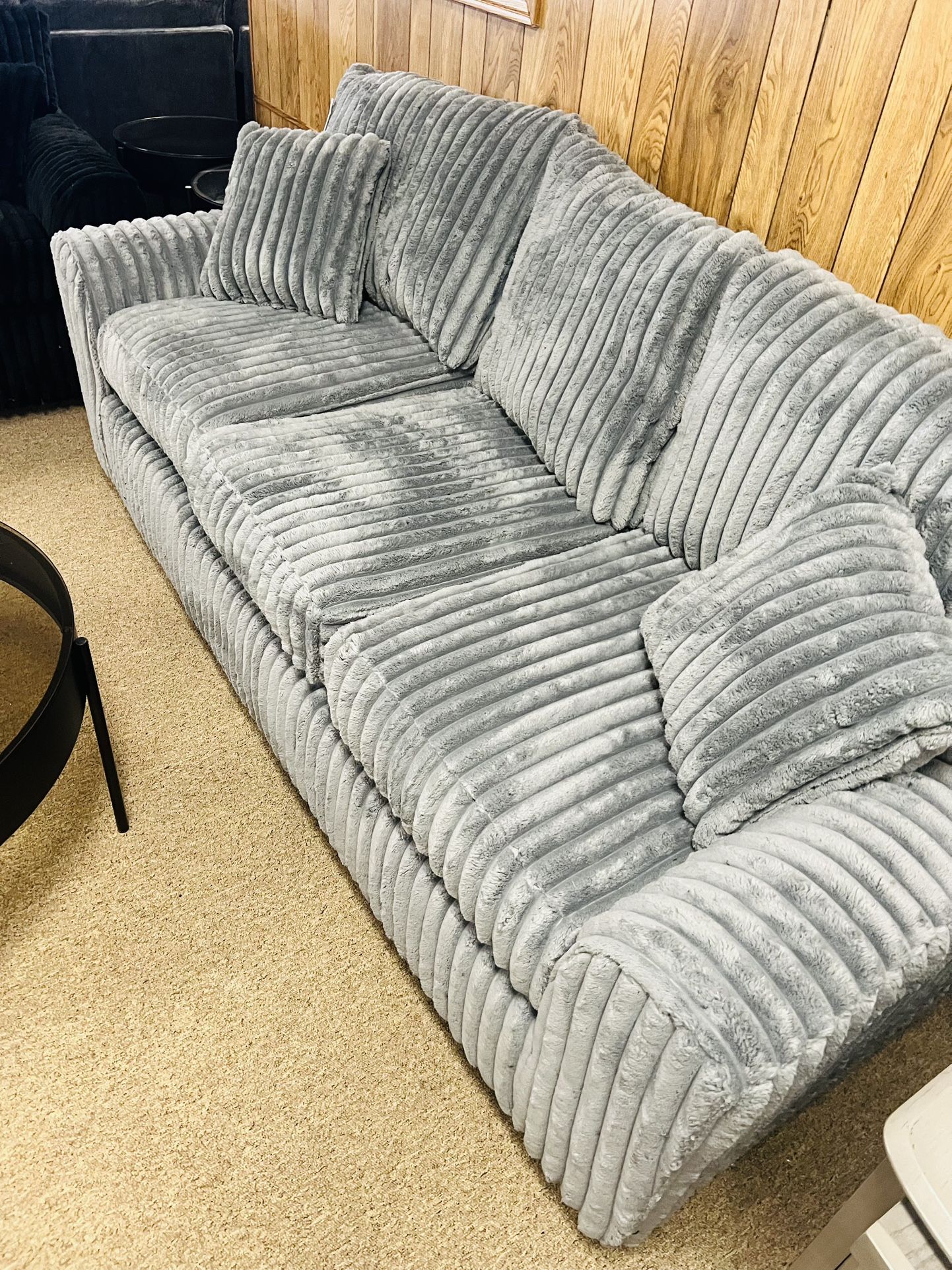 Stylish Nice Cozy Couch!