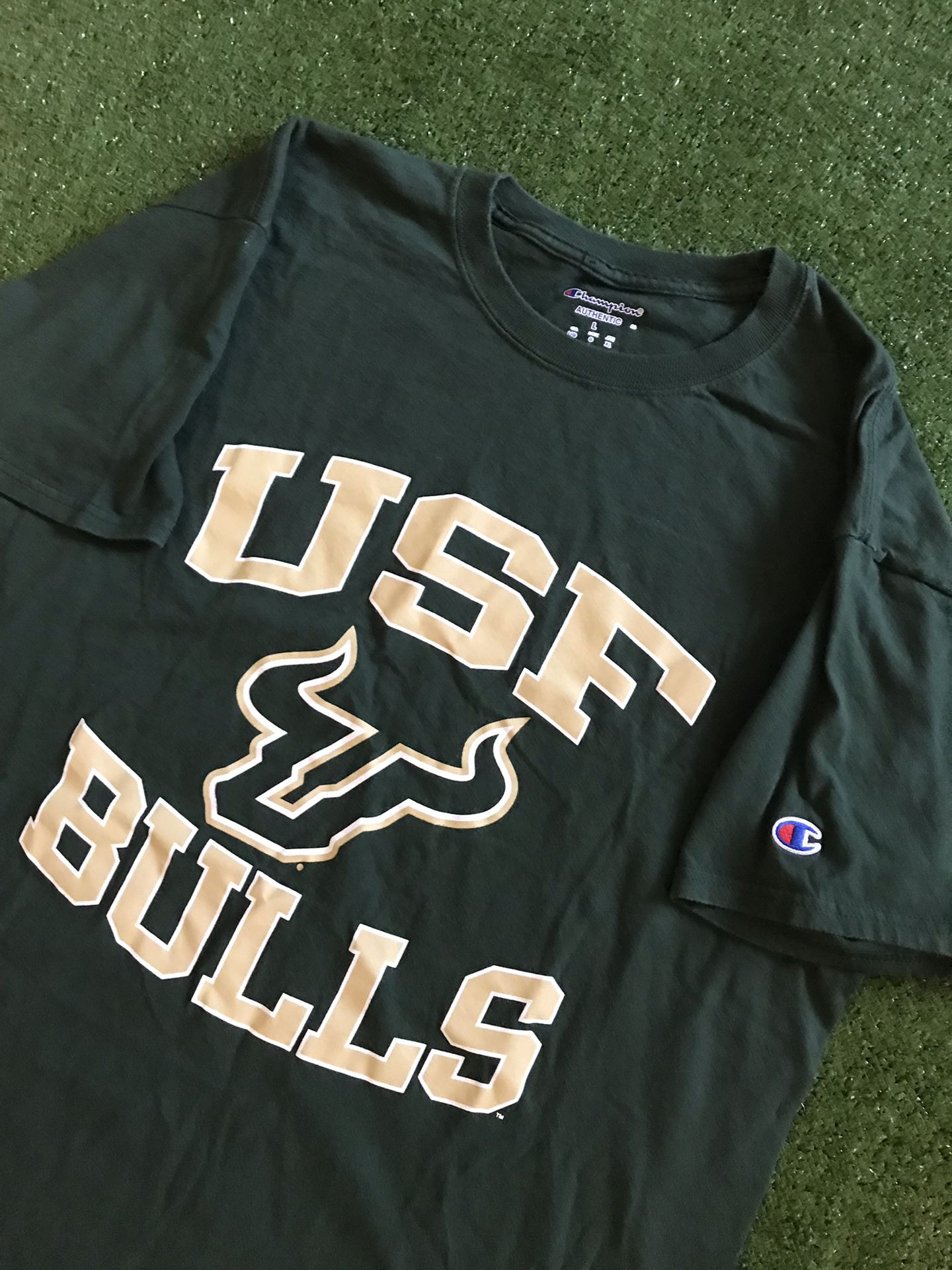 University Of South Florida USF Bulls Champion NCAA Men’s T Shirt. L Large