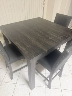 Table with 4 chairs