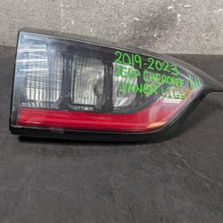 2019-2020-2021-2022-2023 JEEP CHEROKEE LEFT INNER LIGHT OEM USED #9921