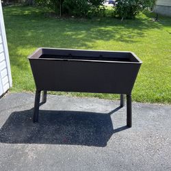 Plastic planter box 