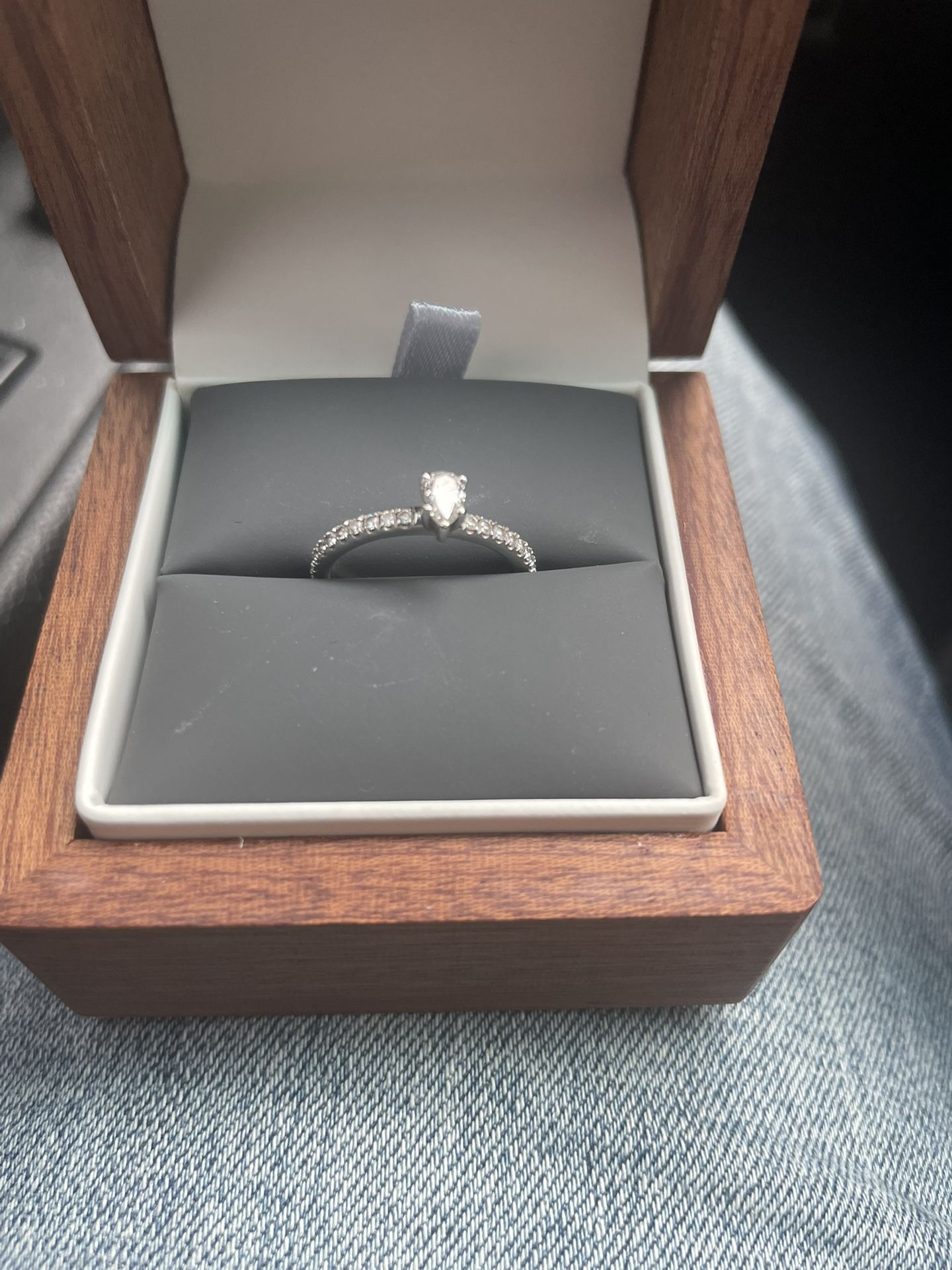 Diamond Engagement Ring pear Shape