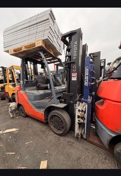 Toyota Forklift 7000 lbs Capacity