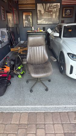 Executive Rolling Office Chair