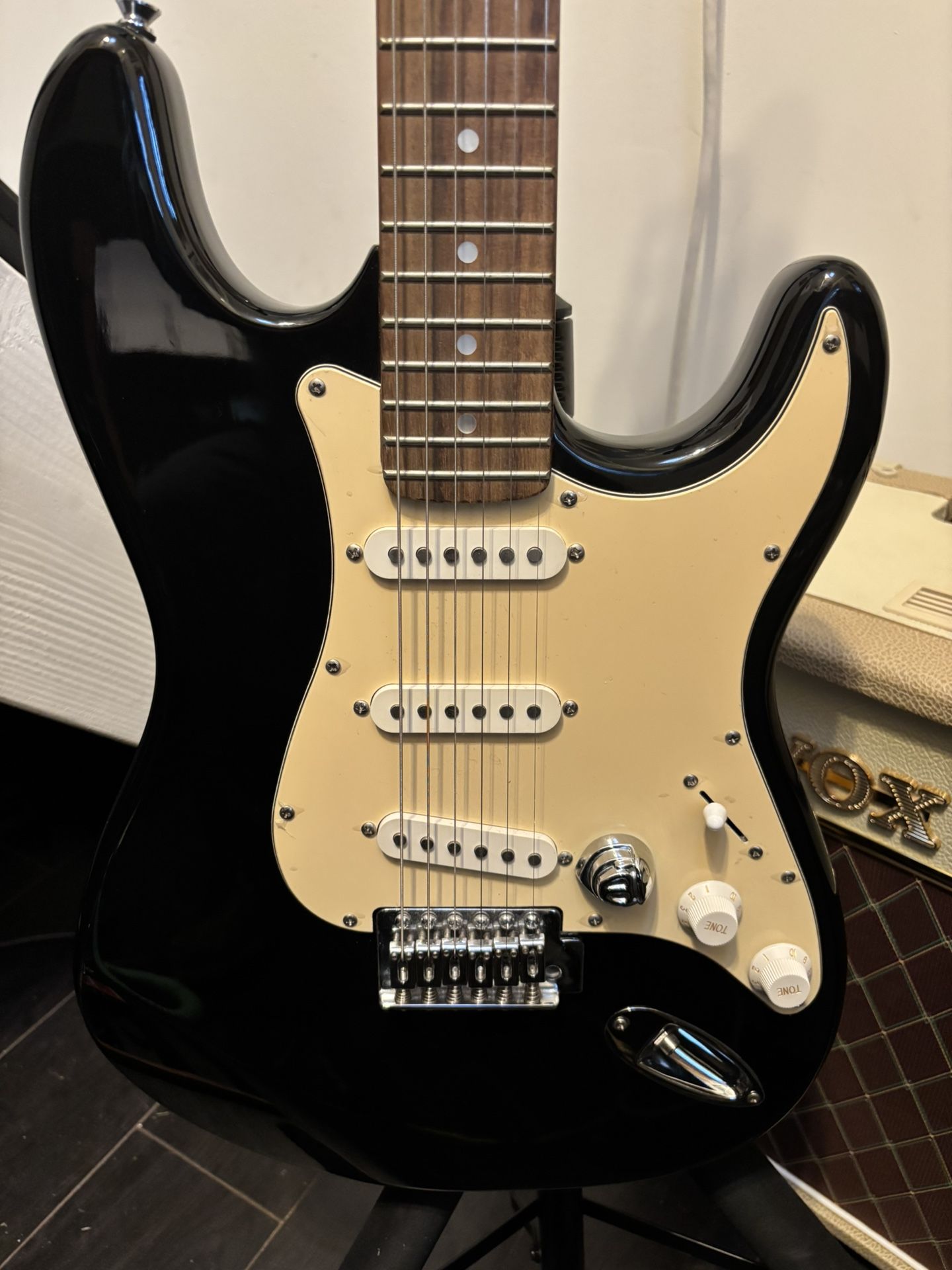 Pignose Stratocaster Electric Guitar