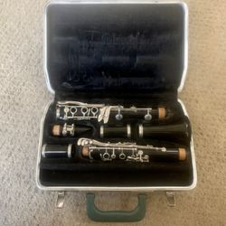 Vintage clarinet with Bundy case!