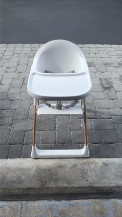 Feeding Table - Munchkin